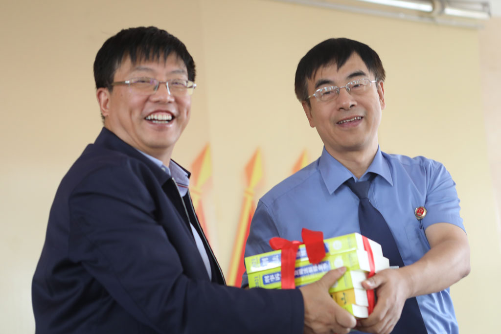 赠书.jpg 赠书.jpg
