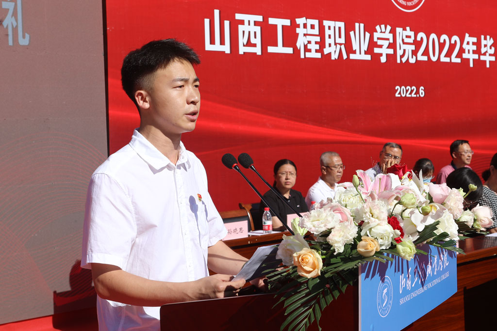 毕业生代表PQ9A7011.jpg 毕业生代表PQ9A7011.jpg