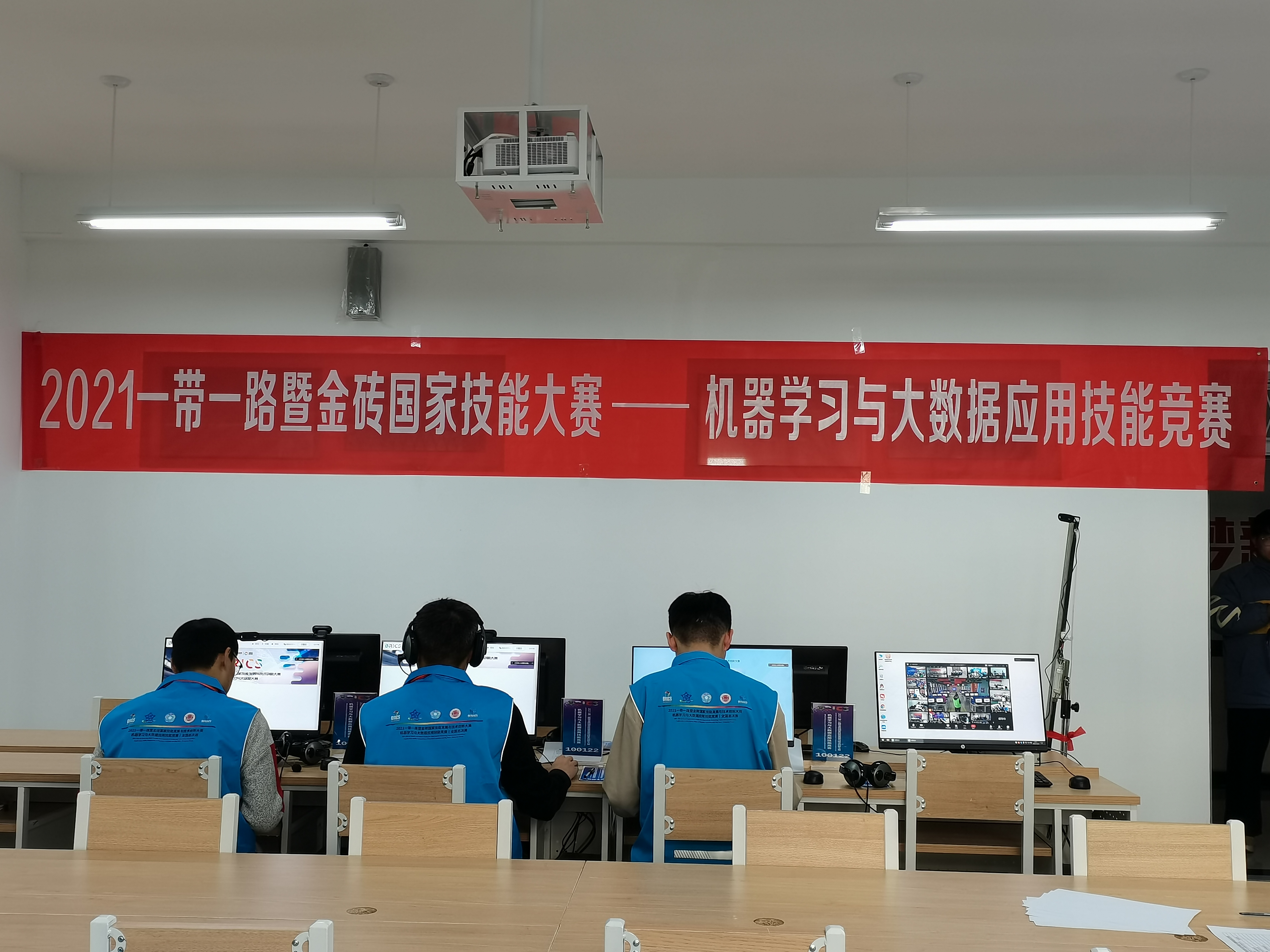 f7995e5c3d024ef451520aeb5649424.jpg f7995e5c3d024ef451520aeb5649424.jpg