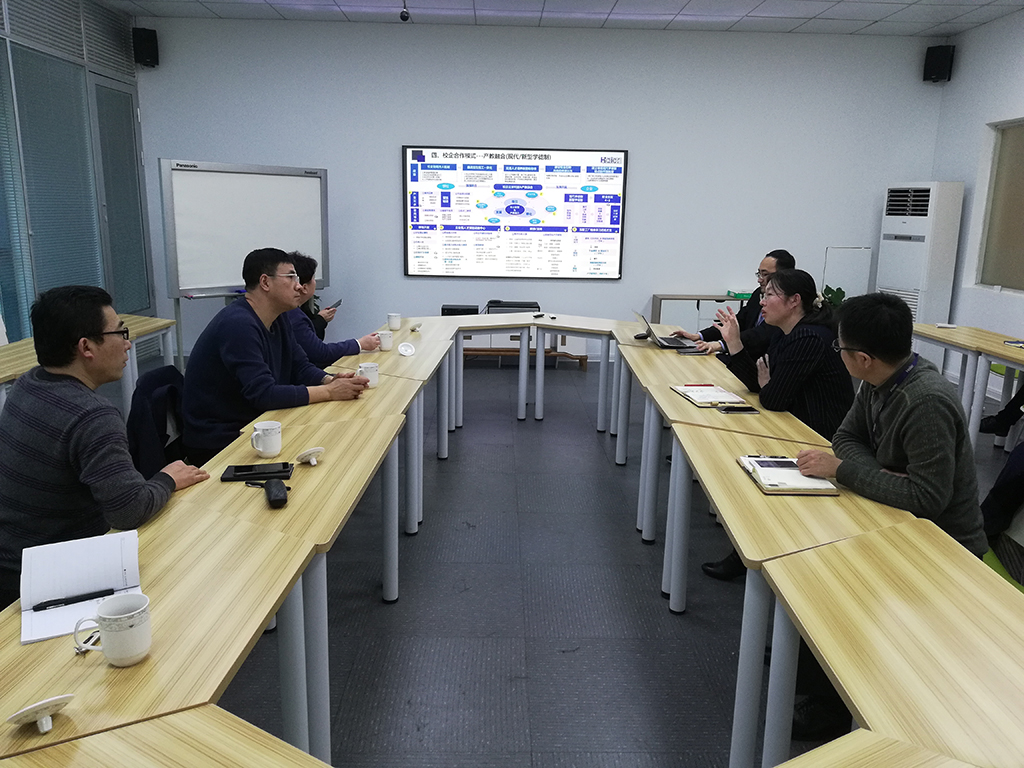 校企座谈会.jpg 校企座谈会.jpg
